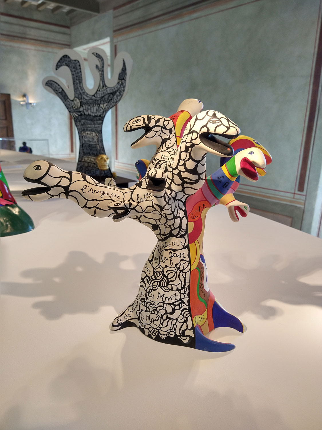 Niki de Saint Phalle, L'Arbre de vie (1992; poliestere dipinto, grafite; Collezione Venera Finocchiaro)
