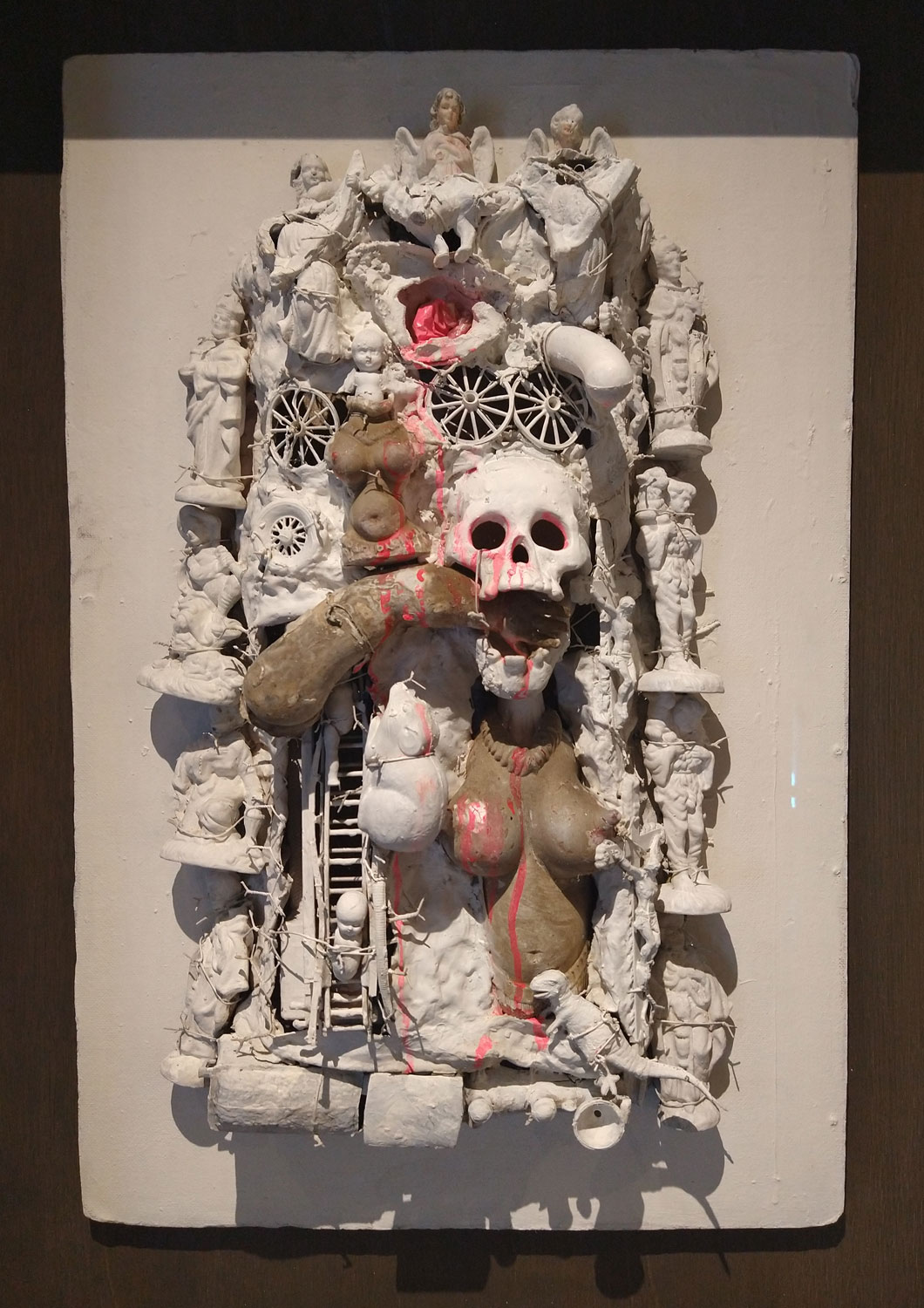 Niki de Saint Phalle, Cathédrale (1962; materiali vari su pannello in legno; Parigi, Galerie GP & N Vallois)
