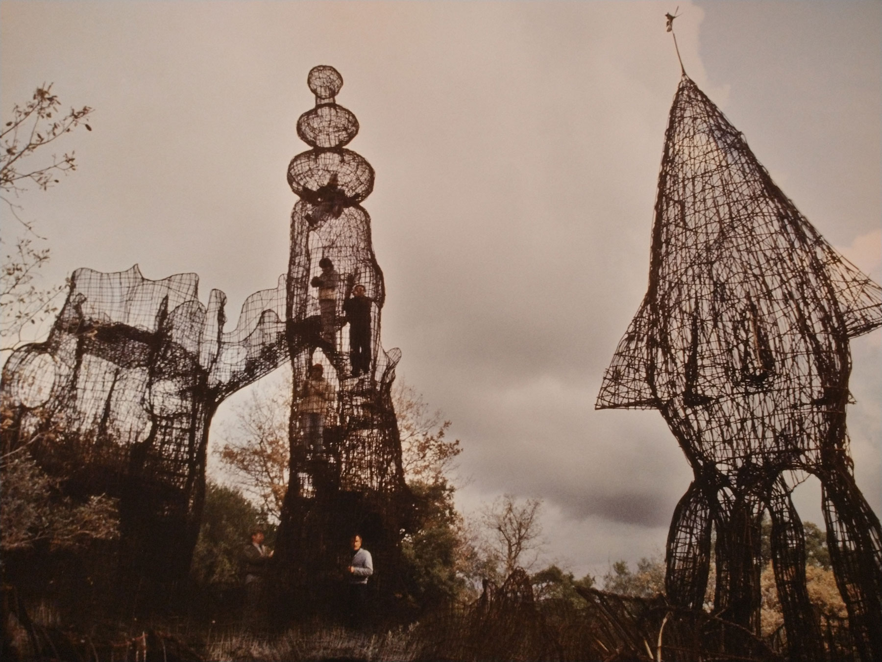 Saldature nelle torri dell'Imperatore (1982; Niki Charitable Art Foundation)
