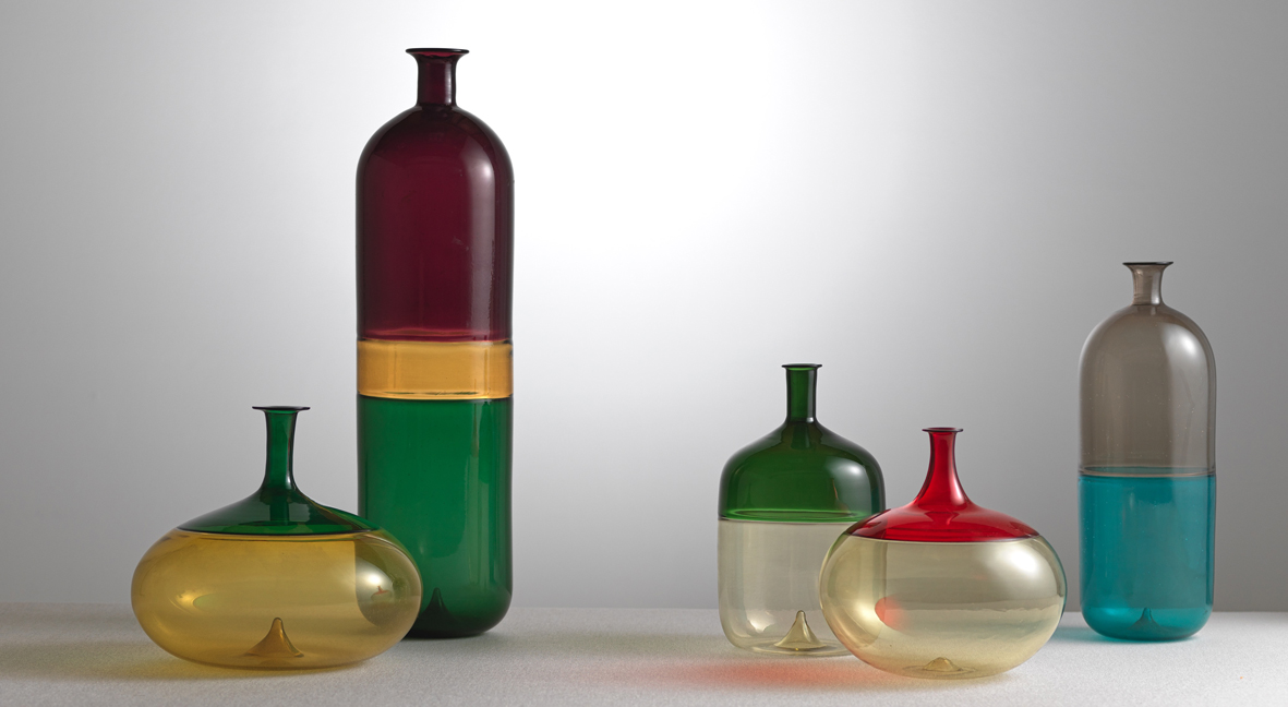 Tapio Wirkkala per Venini, Bottiglie della serie Bolle (1966; vetro trasparente soffiato saldato a incalmo; Feltre, Galleria Carlo Rizzarda, Collezione Nasci-Franzoia)
