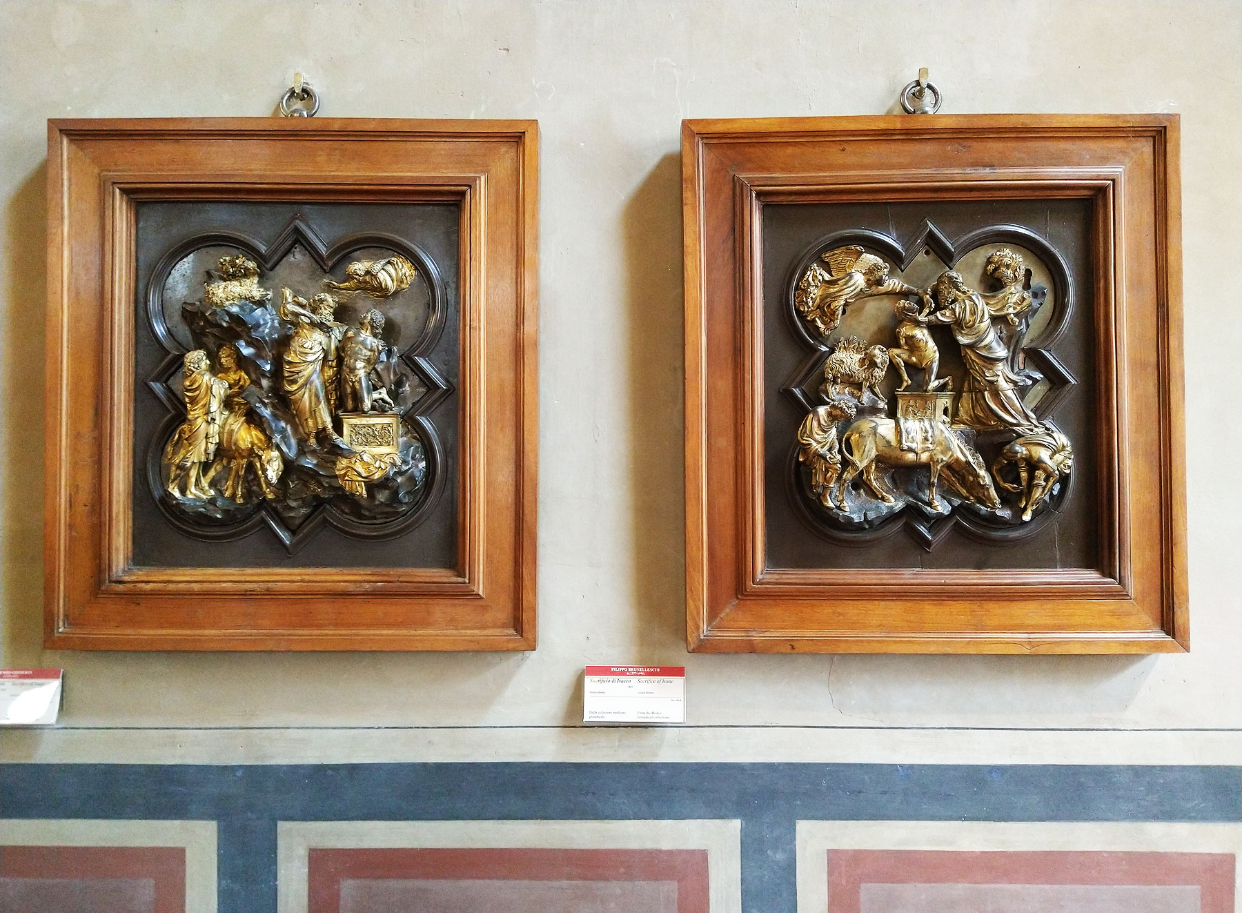 Le due formelle esposte al Museo Nazionale del Bargello
