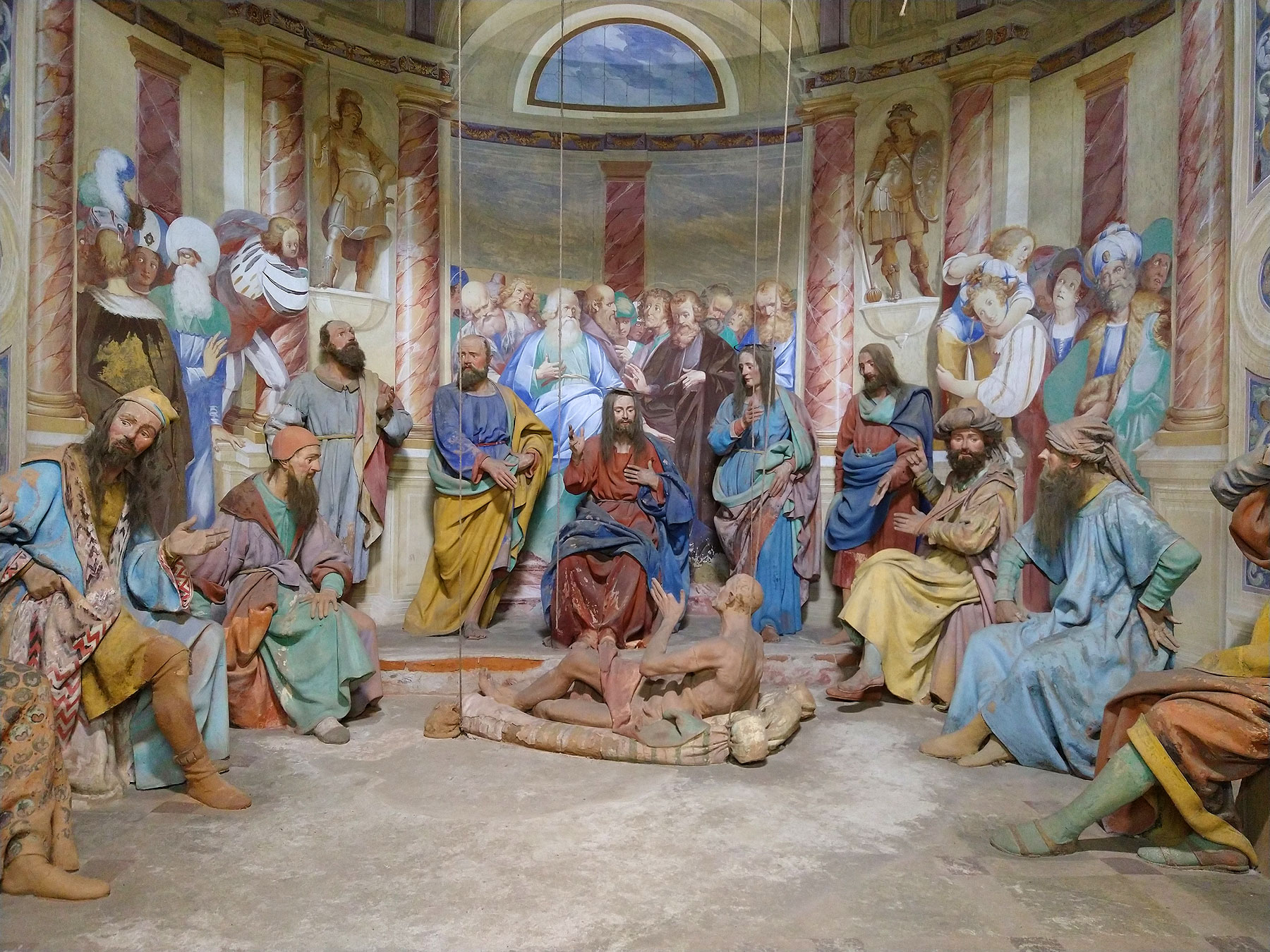 Cappella della Guarigione del paralitico. Sculture di Giovanni d'Enrico, affreschi di Cristoforo Martinolio. Foto di Finestre sull'Arte
