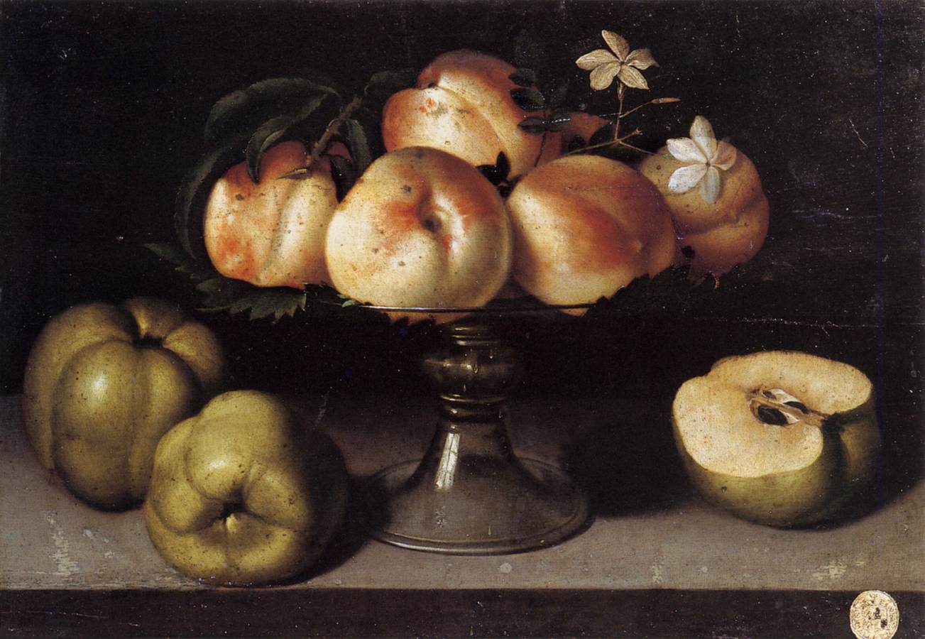 Fede Galizia, Alzata in vetro con pesche su foglie di vite, gelsomino e mele cotogne (post 1607; tavola, 28,8 x 41 cm; Cremona, Museo Civico Ala Ponzone)

