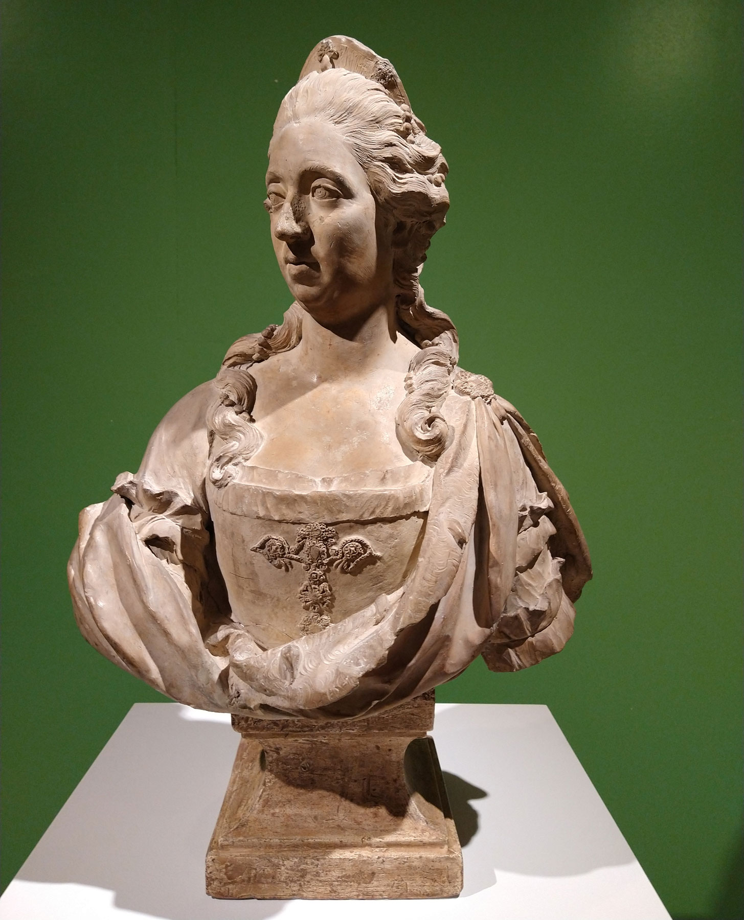 Giovanni Antonio Cybei, Ritratto di Maria Teresa Cybo d’Este (1774; busto in terracotta con base in gesso, 26 x 43 x 65 cm; Carrara, Accademia di Belle Arti)
 Giovanni Antonio Cybei, Ritratto di Maria Teresa Cybo d’Este (1774; busto in terracotta con base in gesso, 26 x 43 x 65 cm; Carrara, Accademia di Belle Arti)