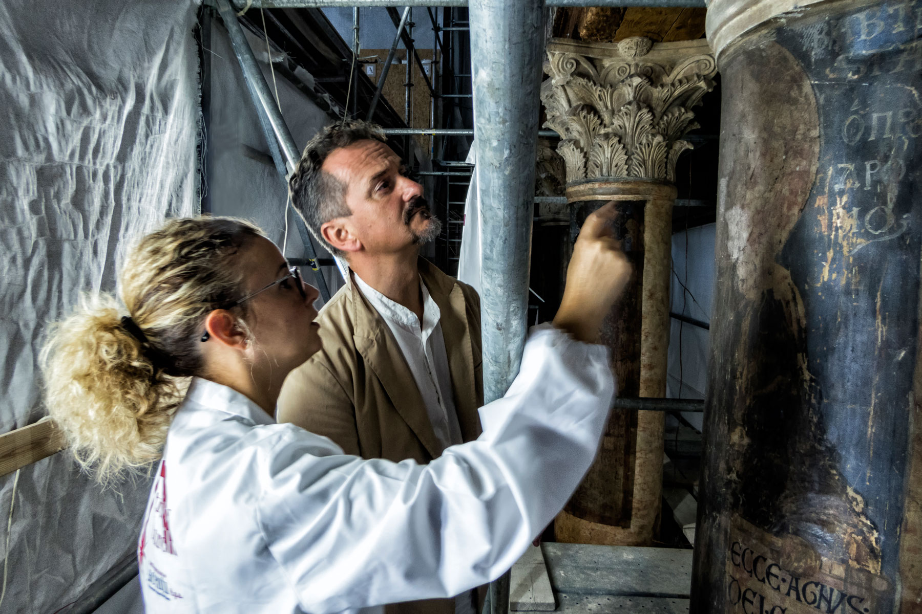 Al lavoro nella basilica
