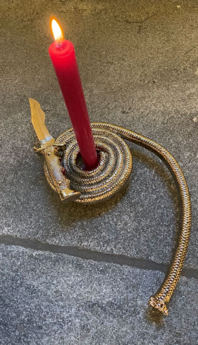 Michele Chiossi, Cimopolea (2021; bronzo, palladio, candela, 37x18 cm). Su gentile concessione dell'artista 
