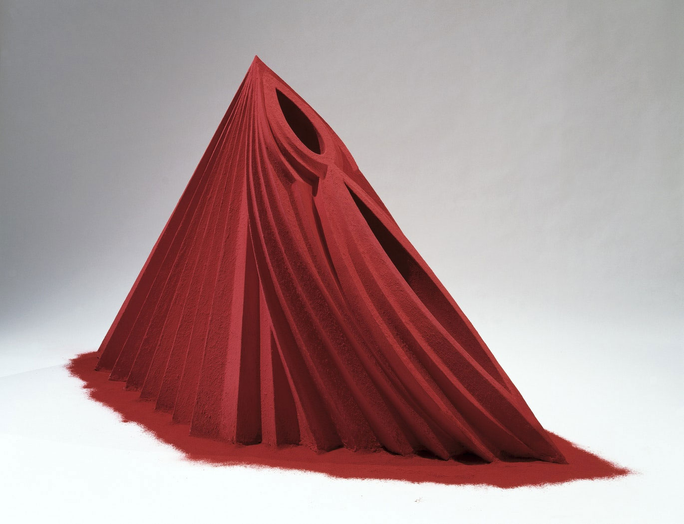 Anish Kapoor, Mother as mountain (1985; legno, gesso e pigmento, 140 x 275 x 105 cm; Minneapolis, Walker Art Center)
 Anish Kapoor, Mother as mountain (1985; legno, gesso e pigmento, 140 x 275 x 105 cm; Minneapolis, Walker Art Center)