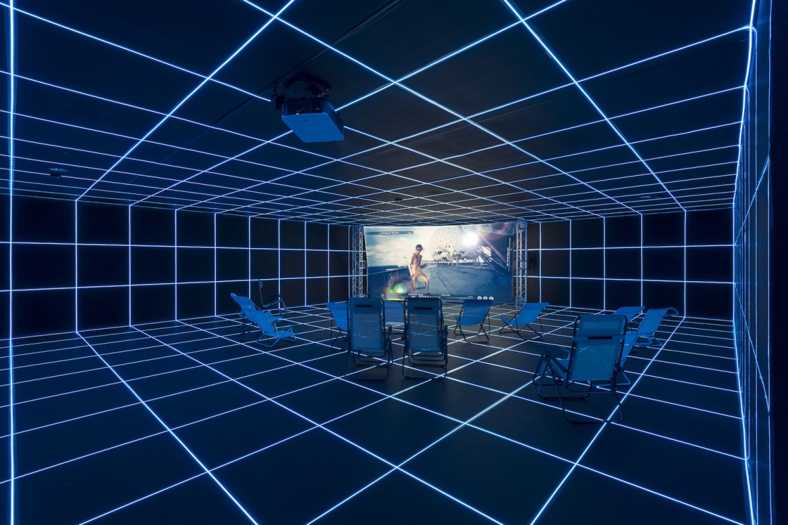 Hito Steyerl, Factory of the Sun (2015; installazione)
