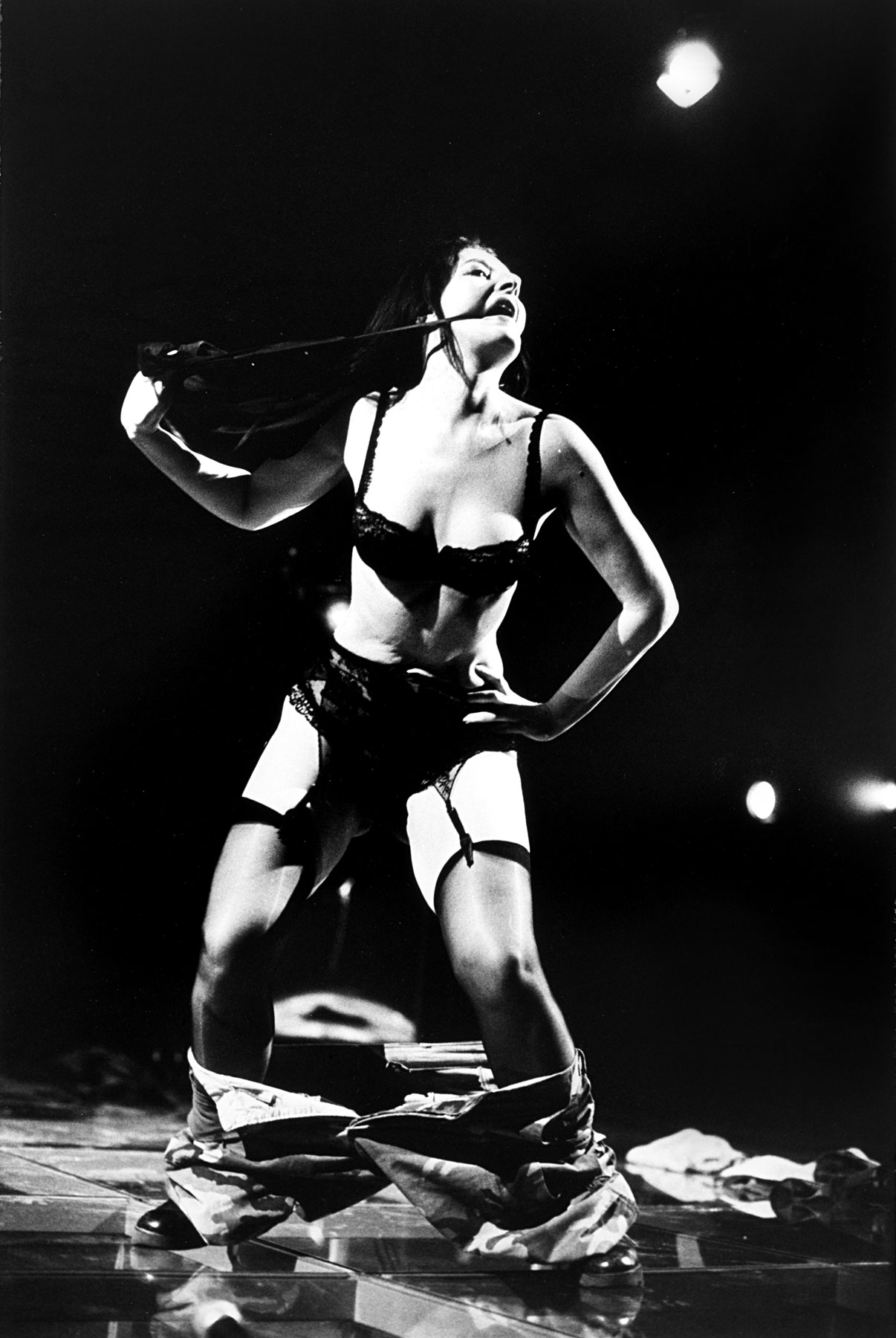 Marina Abramovi&#x0107;, Delusional (1994; fotografia, stampa in gelatina ai sali d’argento, 53,4 x 35 cm)
