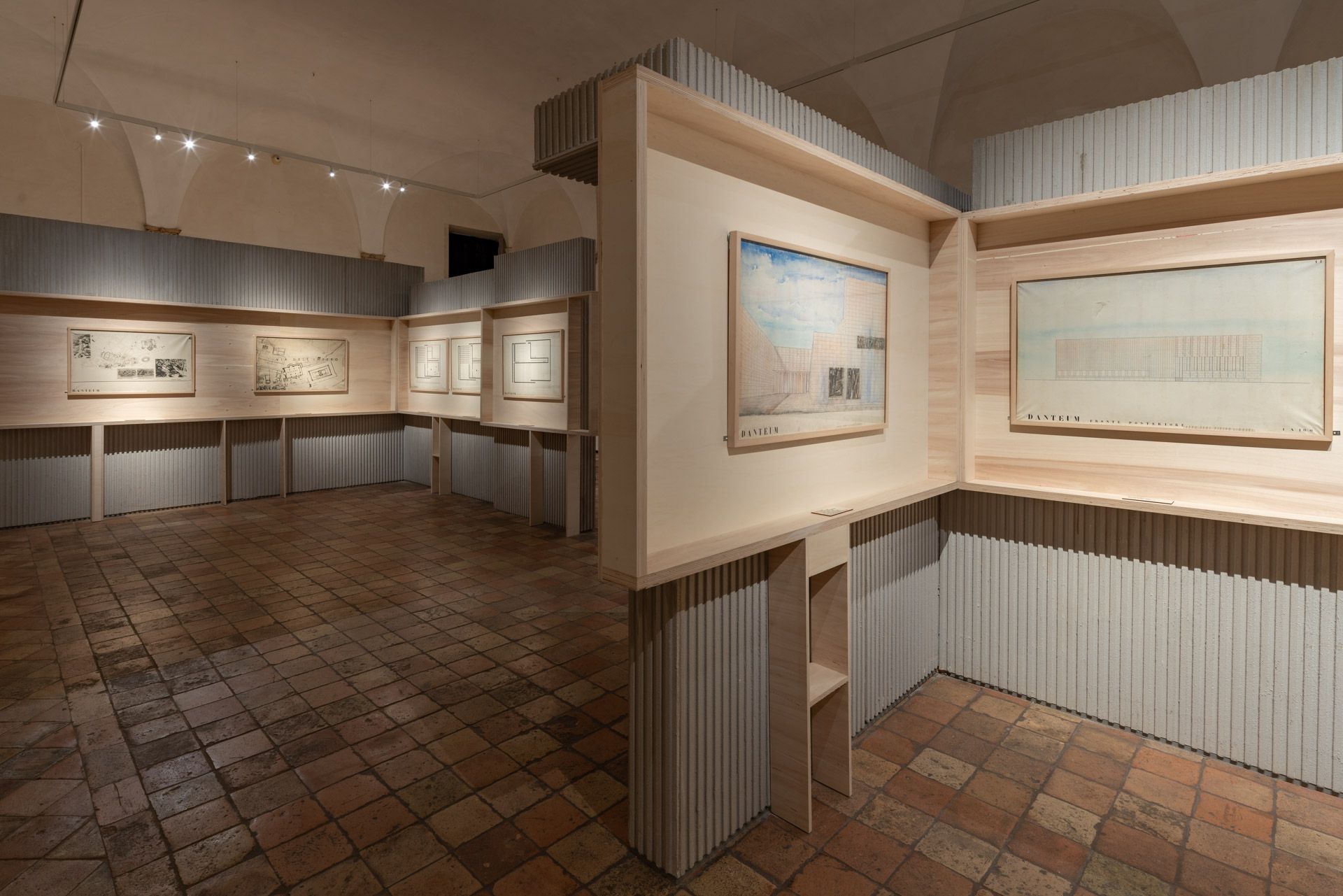 Le tavole del Danteum alla mostra Città di Dio. Città degli Uomini. Architetture dantesche e utopie urbane
 Le tavole del Danteum alla mostra Città di Dio. Città degli Uomini. Architetture dantesche e utopie urbane