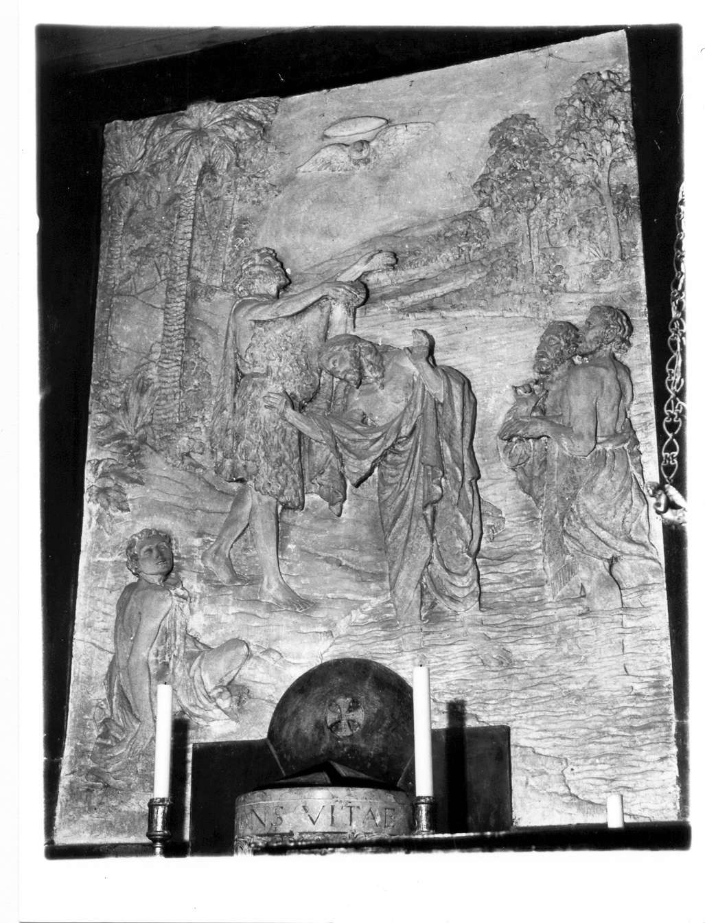 Carmela Adani, Battesimo di Cristo (1925; pietra vicentina, 220 x 150 cm; Fosdondo, Pieve)
