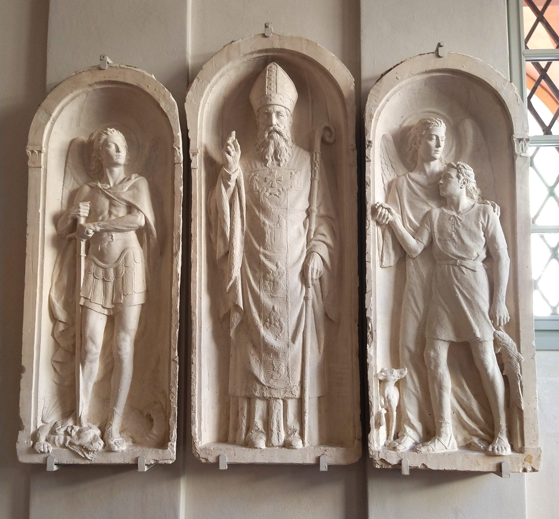 Carmela Adani, Modello in gesso per il Trittico di San Quirino (Correggio, Liceo Classico Rinaldo Corso)
