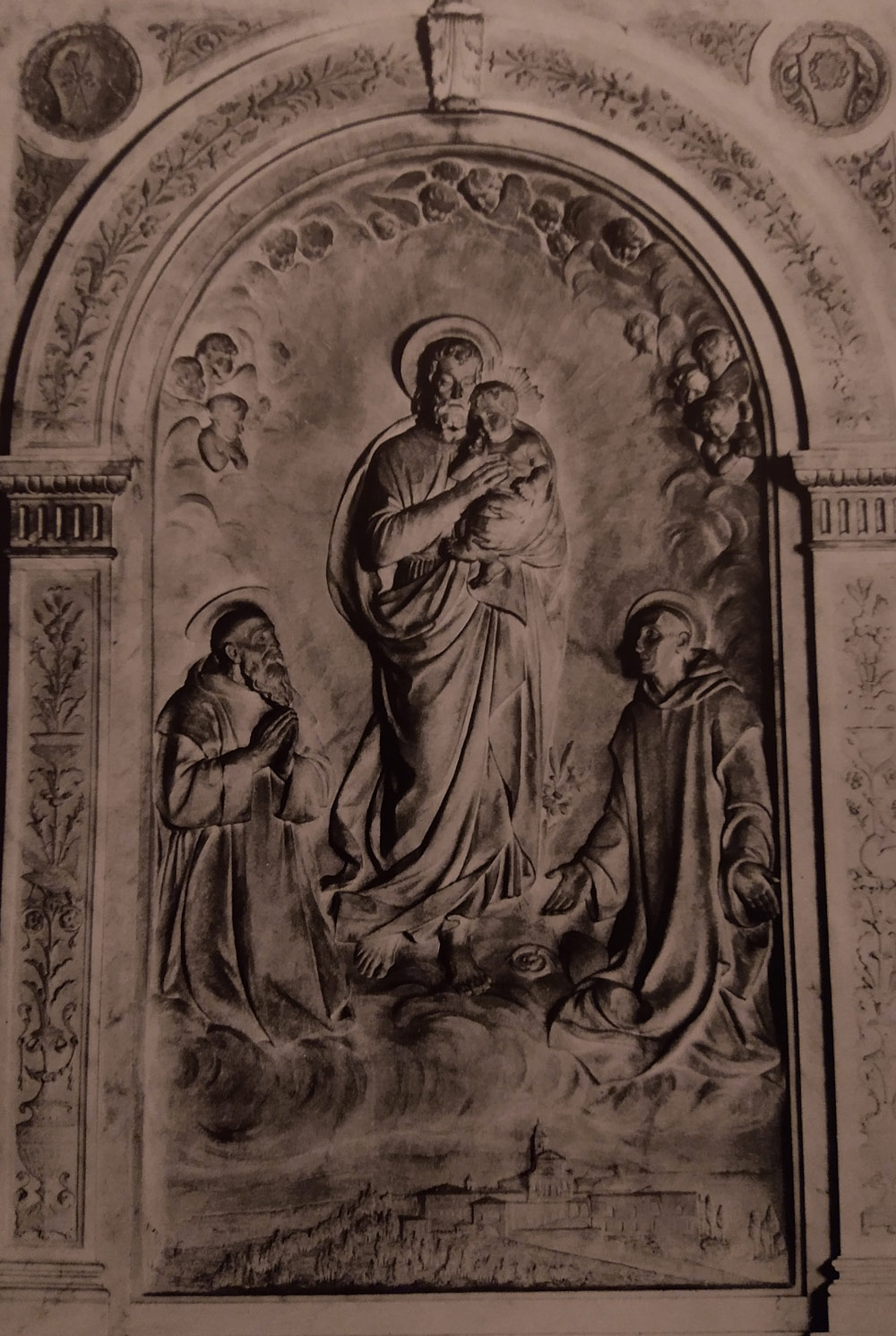 Carmela Adani, Pala della Certosa (1931; marmo bianco di Carrara, 180 x 108 cm; Firenze, Certosa del Galluzzo)
