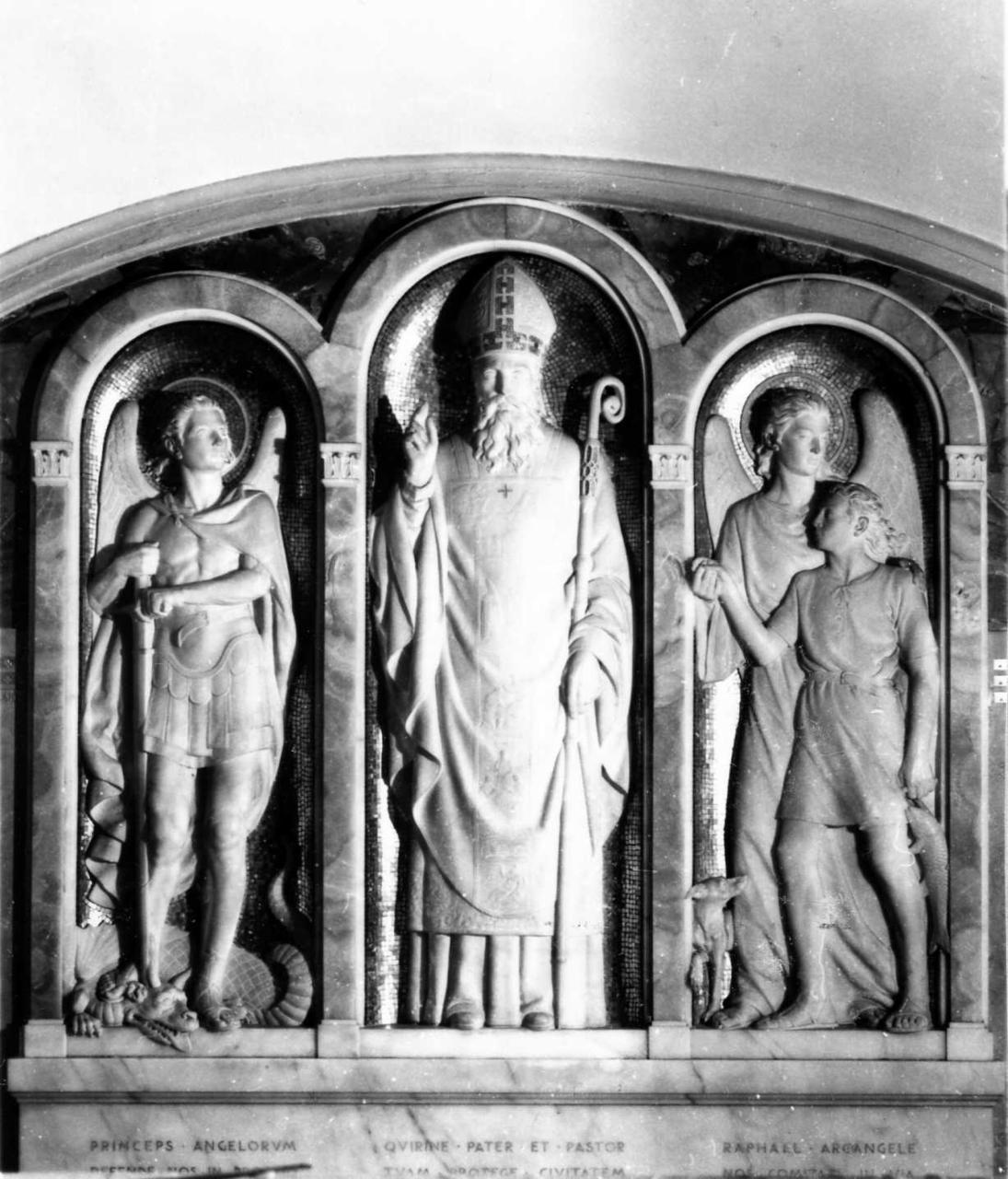 Carmela Adani, Trittico con i santi Quirino, Michele e Raffaele (1941-1942; marmo statuario di Carrara, 180 x 200 cm; Correggio, Basilica di San Quirino). Foto Catalogo Generale dei Beni Culturali
