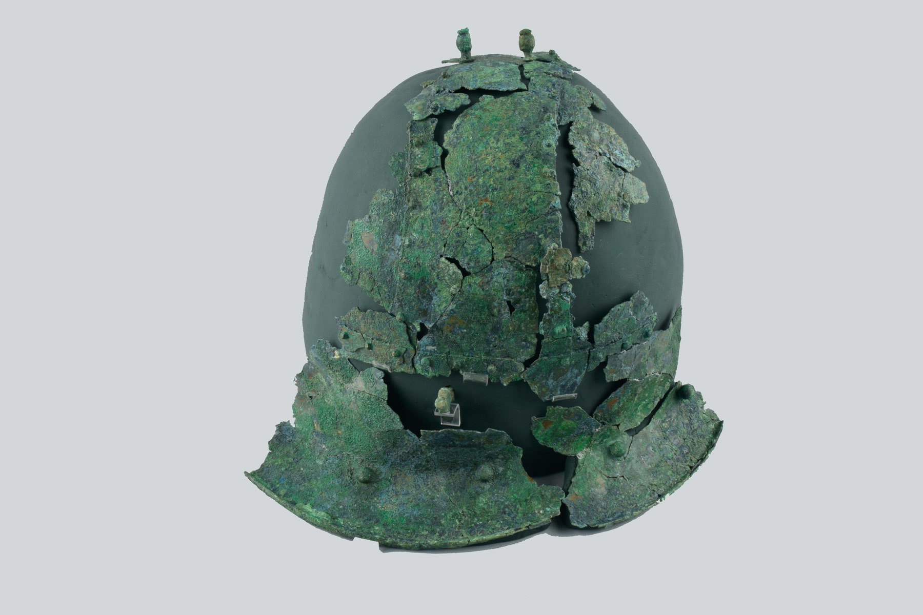 Elmo a calotta composita in bronzo
