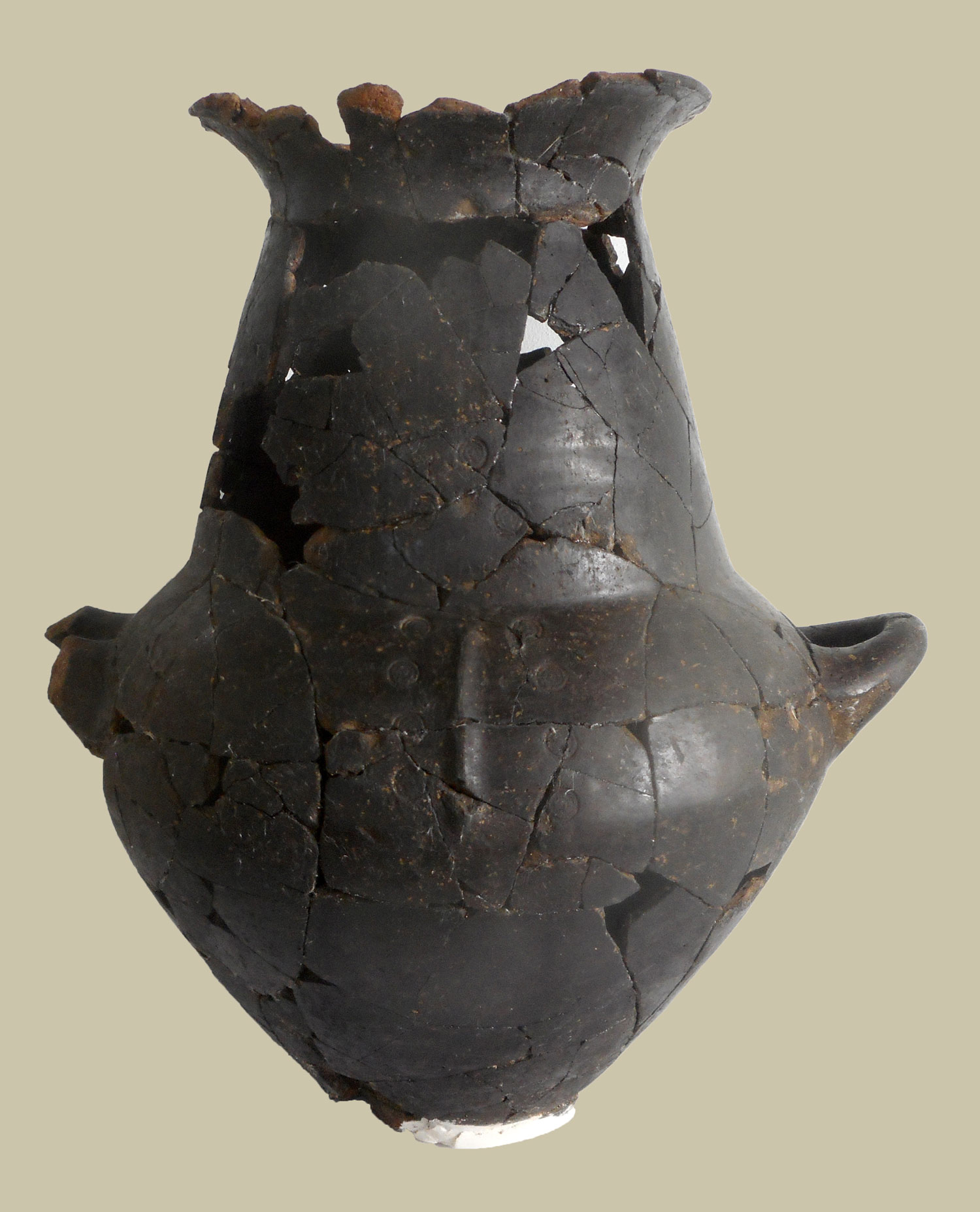 Vaso biconico in ceramica d’impasto 
