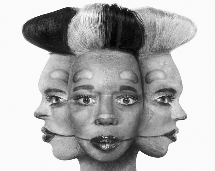 ORLAN, Three-Headed Ogoni Mask, Nigeria, with Mutant Face of Franco-European Woman dalla serie Self-hybridations Africaines (2002; fotografia a colori) ORLAN, Three-Headed Ogoni Mask, Nigeria, with Mutant Face of Franco-European Woman dalla serie Self-hybridations Africaines (2002; fotografia a colori)
