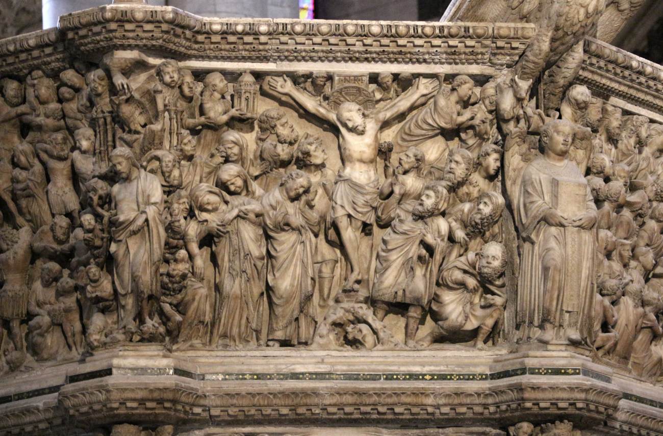 Nicola Pisano, Crocifissione, dal pulpito del Duomo di Siena (1265-1268; marmo; Siena, Duomo)
