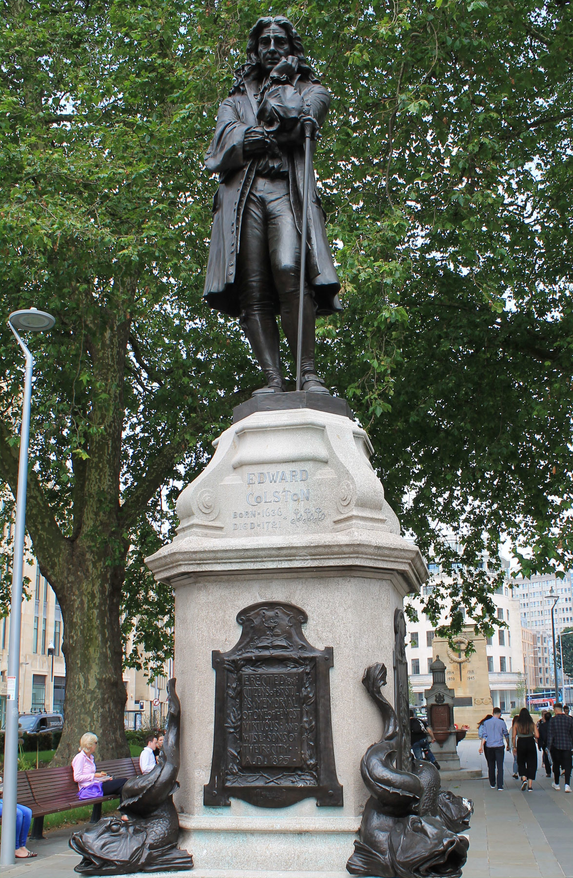 La statua di Colston, opera di John Cassidy, prima dell'abbattimento, nel 2019. Foto di Simon Cobb
