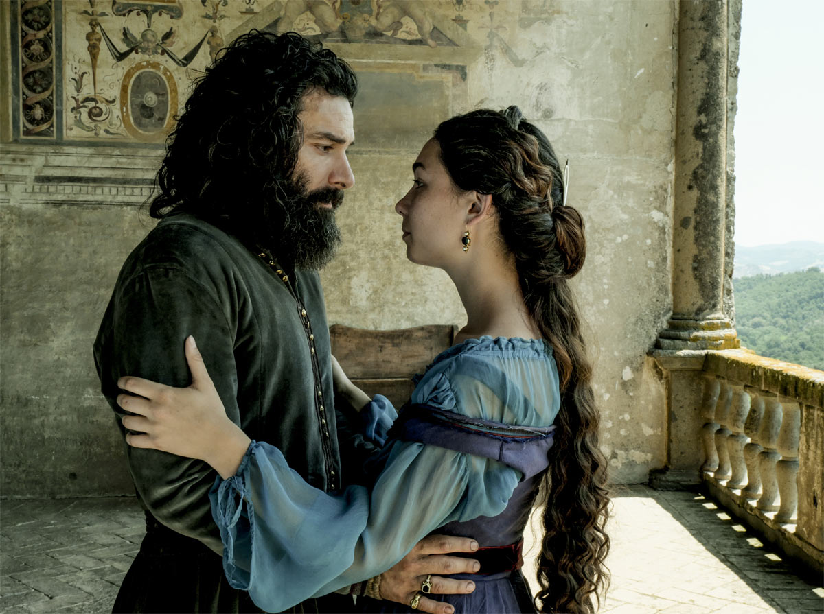 Leonardo da Vinci (Aidan Turner) e Caterina da Cremona (Matilda De Angelis) nella serie Leonardo. Foto Fabio Lovino
 Leonardo da Vinci (Aidan Turner) e Caterina da Cremona (Matilda De Angelis) nella serie Leonardo. Foto Fabio Lovino