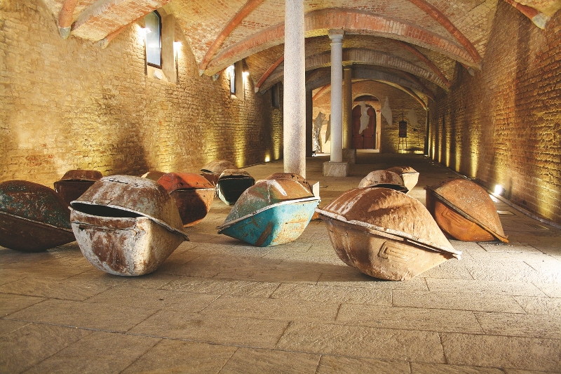 Andrea Cereda, Custodi (2013; vasche di carriola, dimensioni ambientali)
 Andrea Cereda, Custodi (2013; vasche di carriola, dimensioni ambientali)