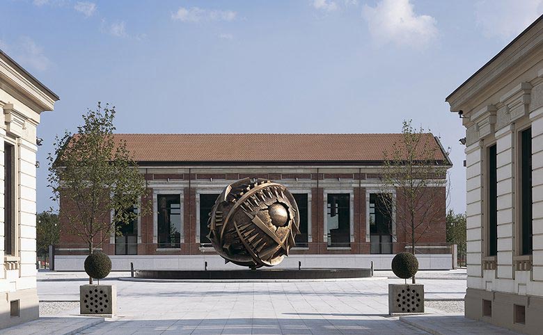 Arnaldo Pomodoro, Sfera di San Leo (1996-2000; bronzo, 550 cm; Milano, Santa Giulia)
 Arnaldo Pomodoro, Sfera di San Leo (1996-2000; bronzo, 550 cm; Milano, Santa Giulia)