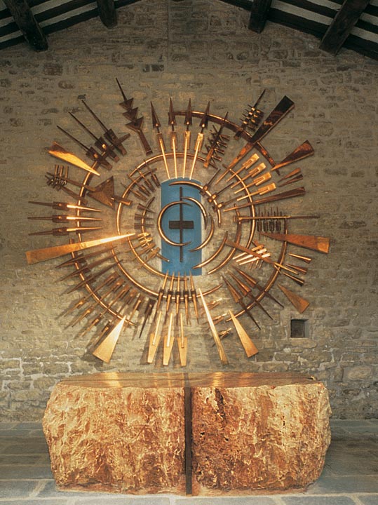 Arnaldo Pomodoro, Sole e altare (1990 circa; bronzo dorato e marmo di Carrara, 380 cm; Pietrarubbia, Chiesa di San Silvestro)
 Arnaldo Pomodoro, Sole e altare (1990 circa; bronzo dorato e marmo di Carrara, 380 cm; Pietrarubbia, Chiesa di San Silvestro)