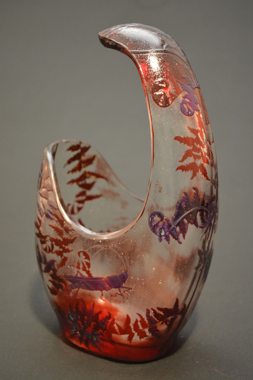 Produzione Artistica Gallè, E Gallé Cristallerie, su farfalla incisa (1890-1894; altezza 22 cm). Presentato da Art Decoratif di Roberto Centrella
