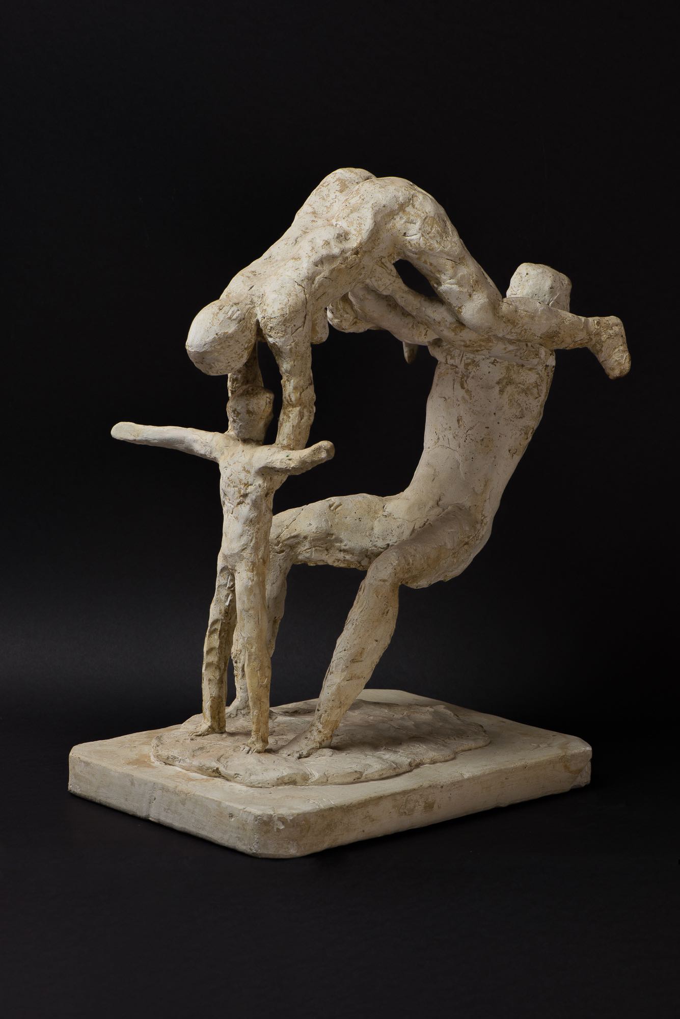 Arturo Martini, La famiglia degli acrobati (1936-37; gesso originale, 38 x 21 x 34 cm)
