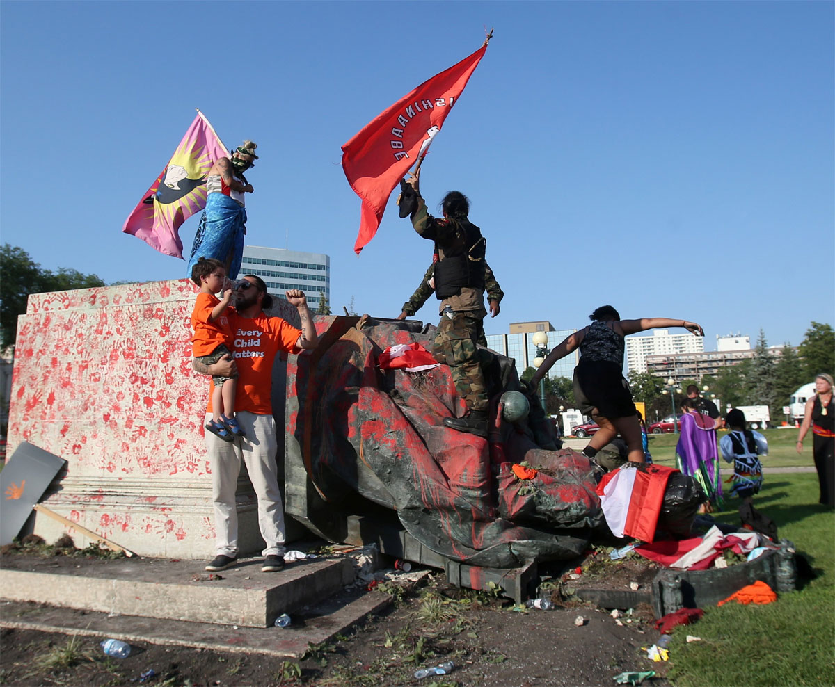 Canada, torn down statues of Queens Victoria and Elizabeth II, symbols of past horrors