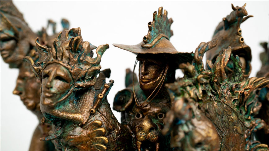 Carlo Zoli, Serie Tempesta Soldati nel vento (1995; terracotta policroma e metallo, 31,5 x 35,5 x 41,5)
