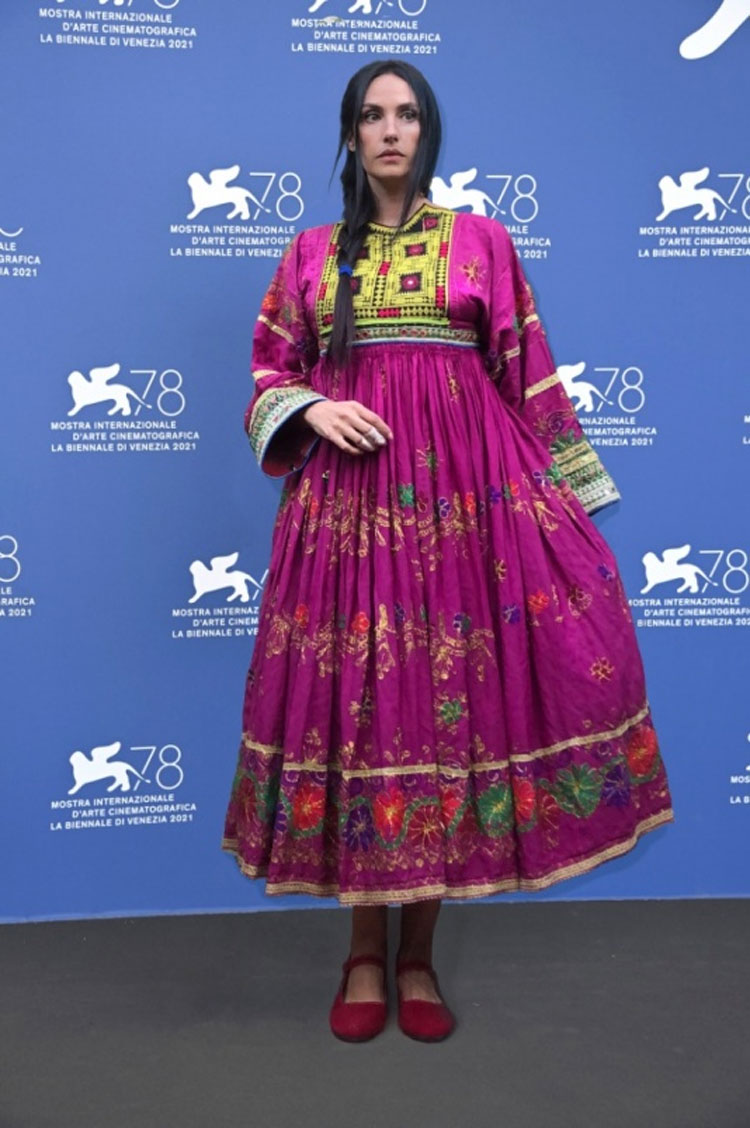 Elisa Morucci in abito nuziale afgano
