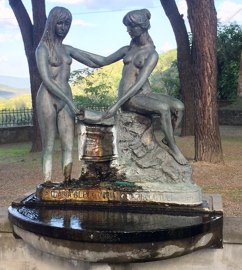La fontana di Ilaria Alpi e Maria Grazia Cutuli (Acquapendente)
