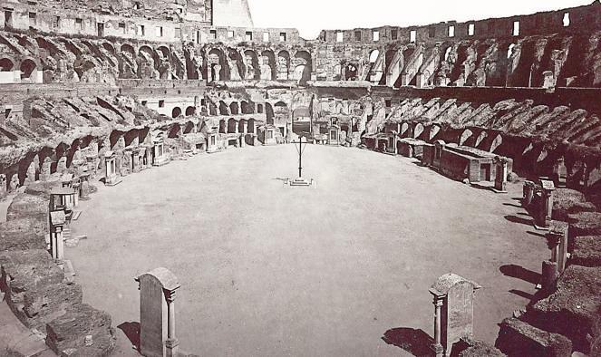 Com'era l'arena del Colosseo nell'Ottocento (foto Alinari)
 Com'era l'arena del Colosseo nell'Ottocento (foto Alinari)