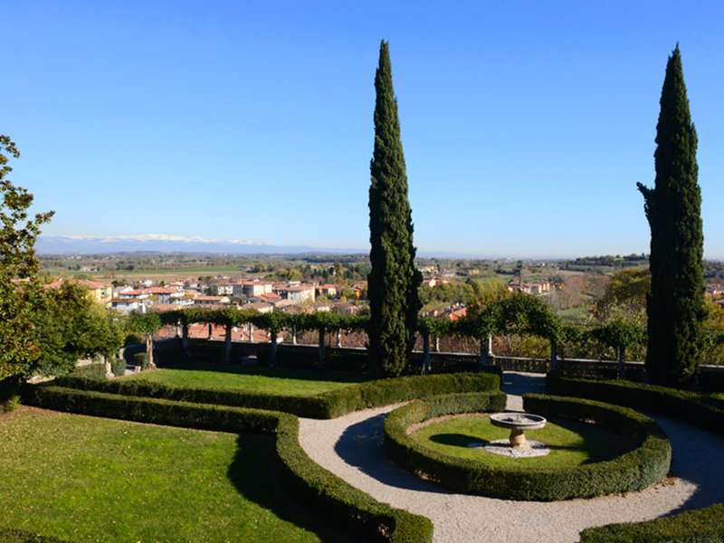 Il giardino di Palazzo Gonzaga-Guerrieri. Foto Parco del Mincio