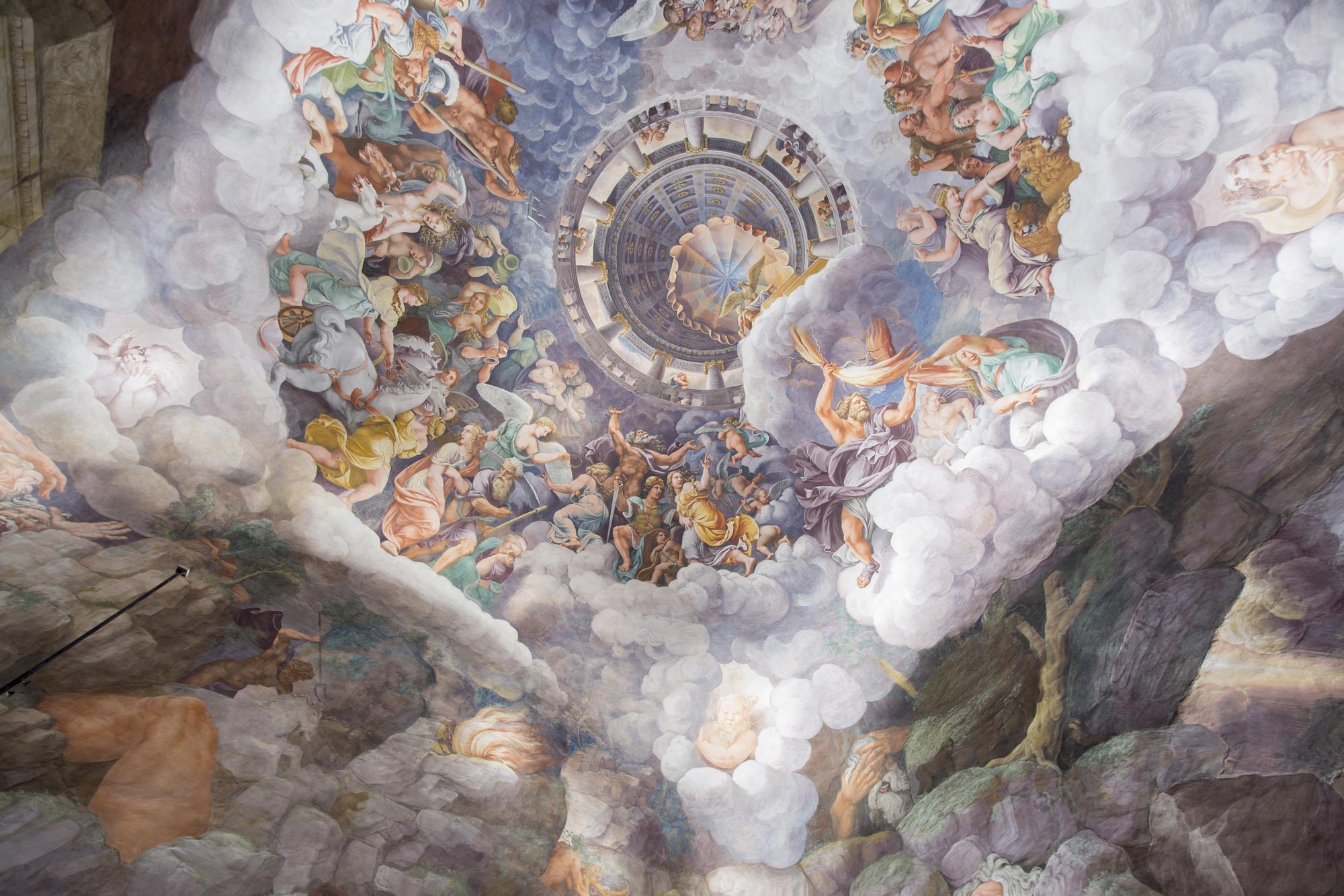 Giulio Romano e allievi, Volta della Camera dei Giganti (1530-1534; affresco; Mantova, Palazzo Te). Foto: Gian Maria Pontiroli © Fondazione Palazzo Te
 Giulio Romano e allievi, Volta della Camera dei Giganti (1530-1534; affresco; Mantova, Palazzo Te). Foto: Gian Maria Pontiroli © Fondazione Palazzo Te