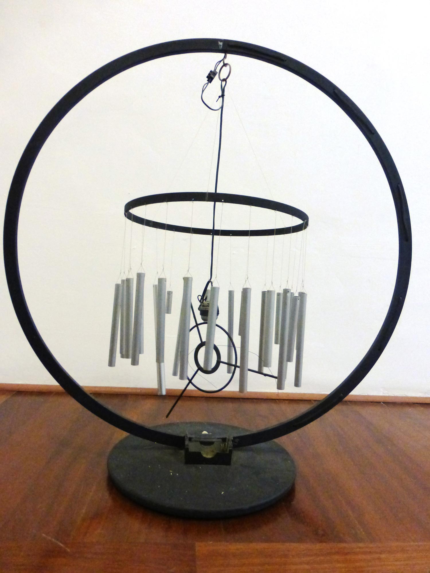 Joe Jones, Sound sculpture (1974; legno, ferro, alluminio, filo nylon, pila, piattina elettrica con morsetto mammut; La Spezia, CAMeC)
 Joe Jones, Sound sculpture (1974; legno, ferro, alluminio, filo nylon, pila, piattina elettrica con morsetto mammut; La Spezia, CAMeC)