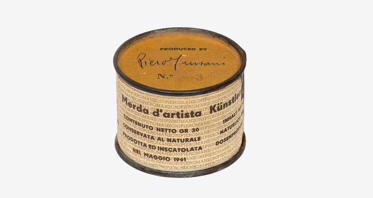 Piero Manzoni, Merda d’artista n. 3 (1961; scatola in metallo, 4,8 x 6,5 cm; Collezione Privata)

