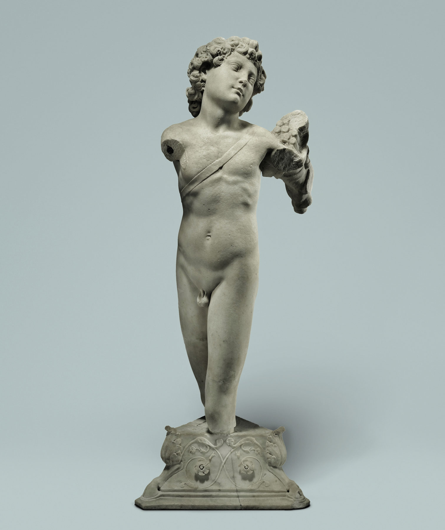 Michelangelo Buonarroti, Cupido (1497; marmo, 94 x 33,7 x 35,6 cm; Ministère français de l’Europe et des Affaires étrangères, inv.R 26 350, in deposito a New York, The Metropolitan Museum of Art, L. 2009.40)
