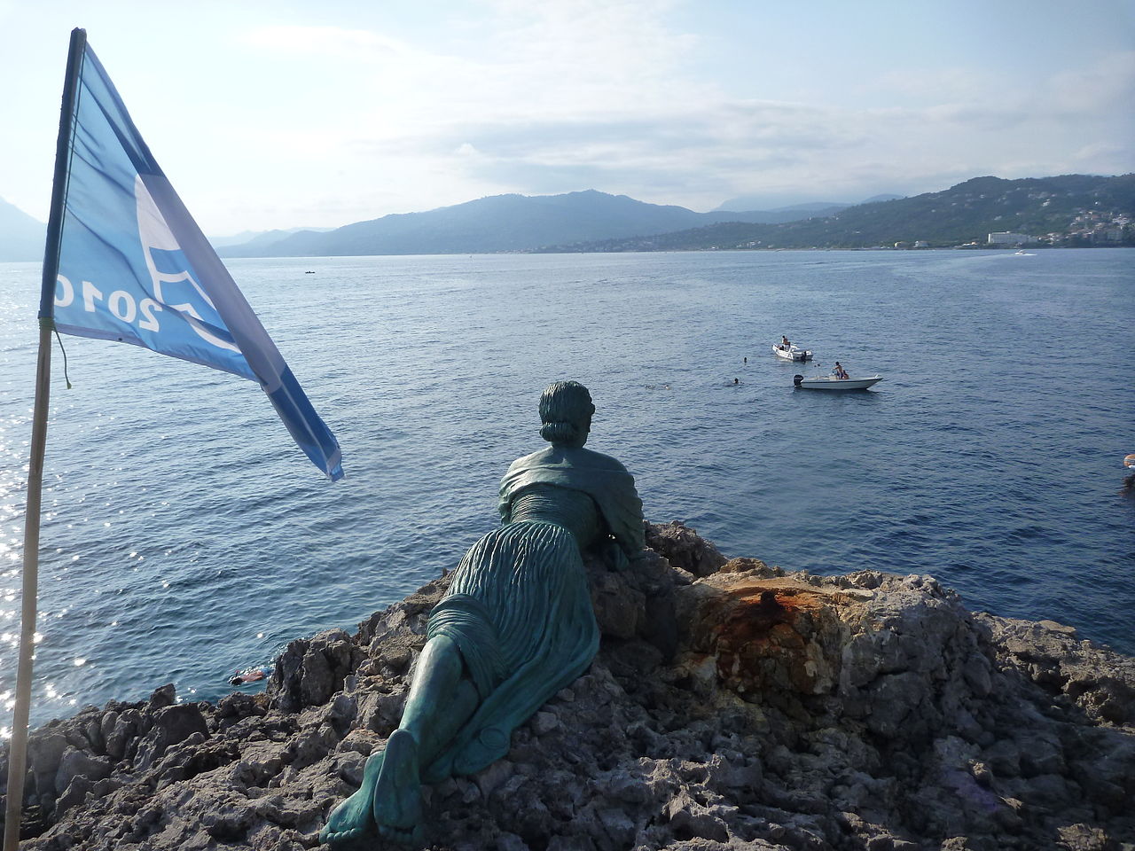Il primo monumento alla Spigolatrice (Sapri). Foto di Riccardo Pesce
