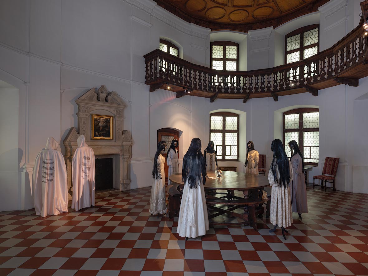 Allestimenti della mostra Marcher sur l'eau. Ph. Credit Julien Gremaud
