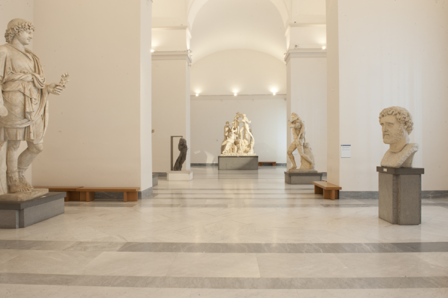 Napoli, Museo Archeologico Nazionale, la Sala del Toro Farnese Napoli, Museo Archeologico Nazionale, la Sala del Toro Farnese