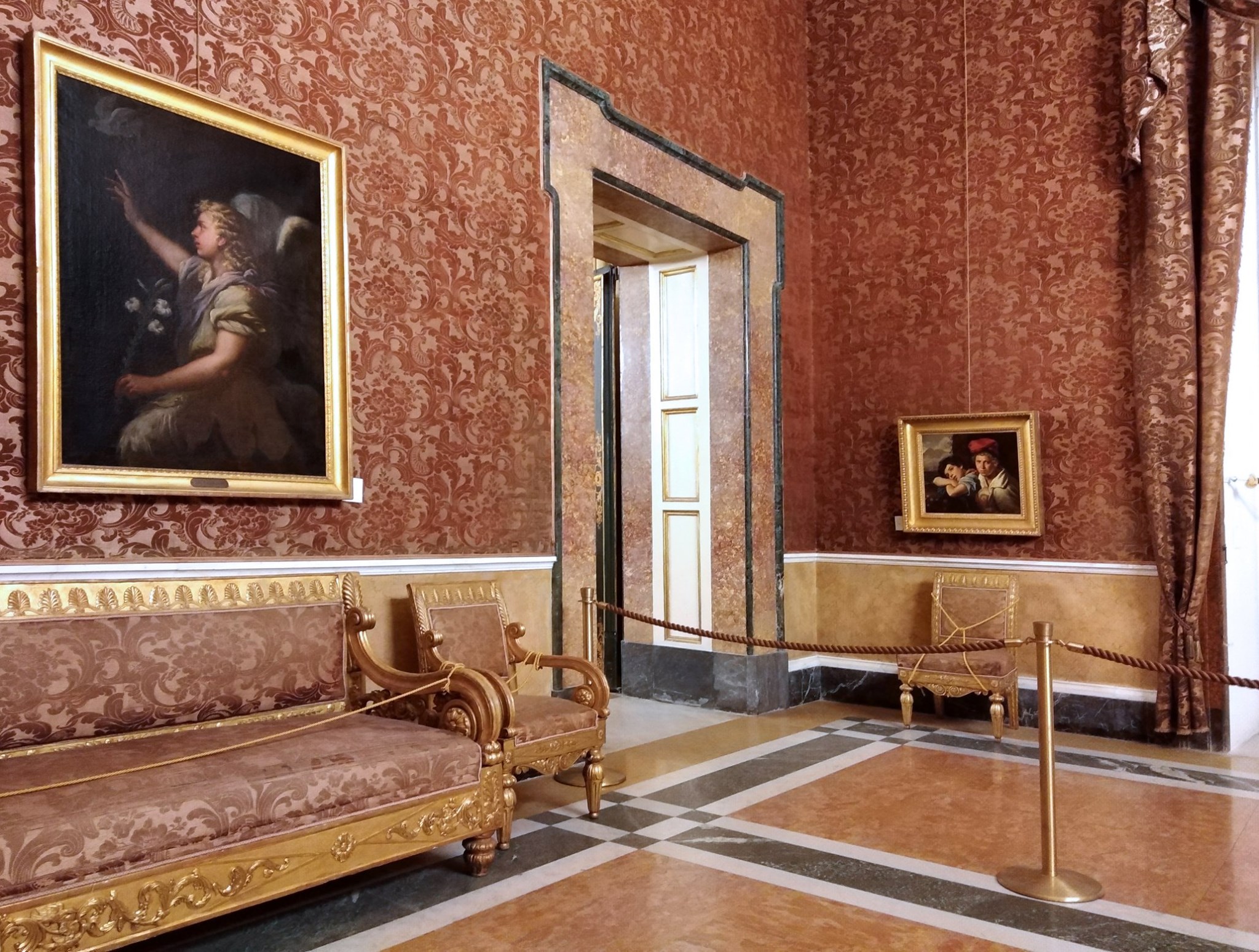 Napoli, una sala di Palazzo Reale
