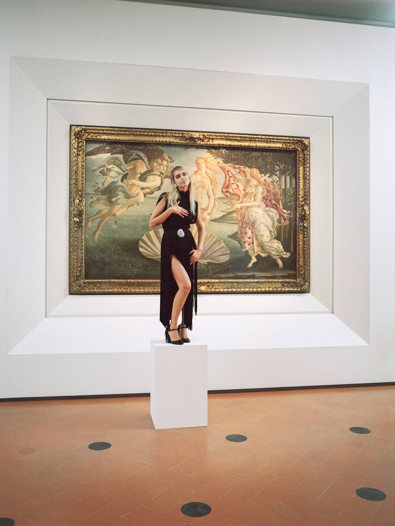 Michal Pudelka, Chiara Ferragni agli Uffizi (2019, servizio fotografico per Vogue Hong Kong)
