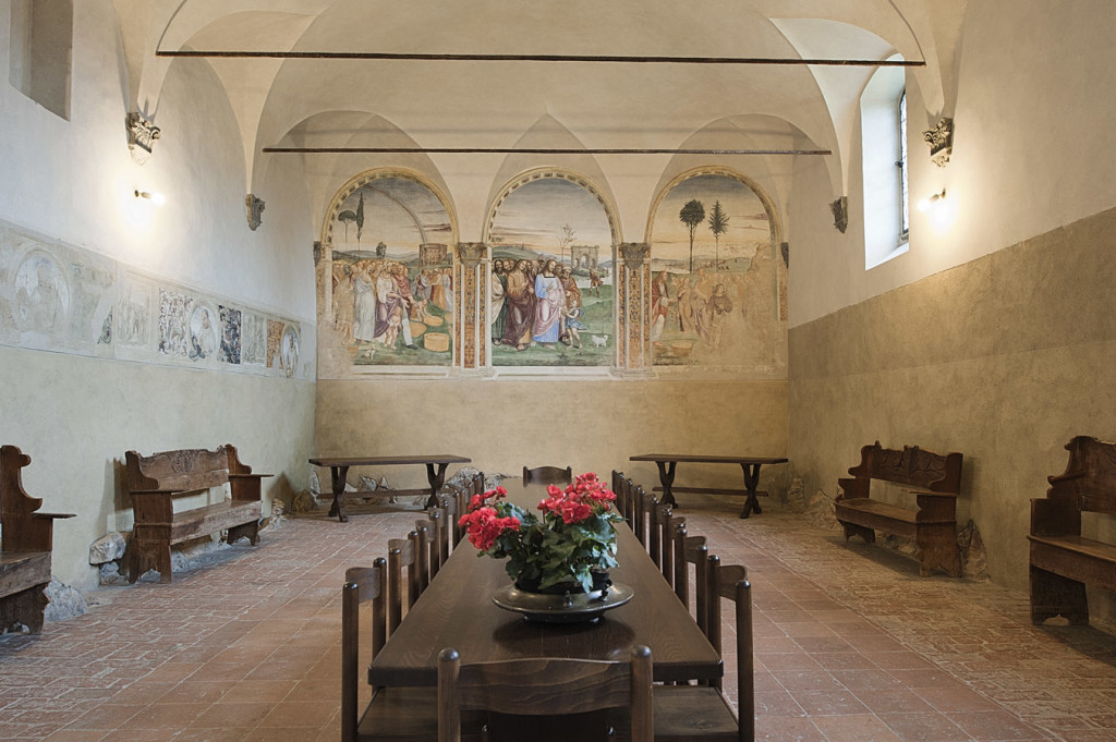 The refectory of Sant'Anna in Camprena with frescoes by Sodoma