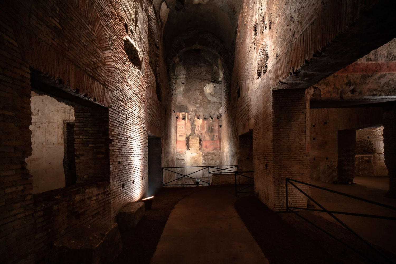 Roma, Domus Aurea. Padiglione di Colle Oppio. Sala 53. Crediti: ©ph ERCO illuminazione
 Roma, Domus Aurea. Padiglione di Colle Oppio. Sala 53. Crediti: ©ph ERCO illuminazione