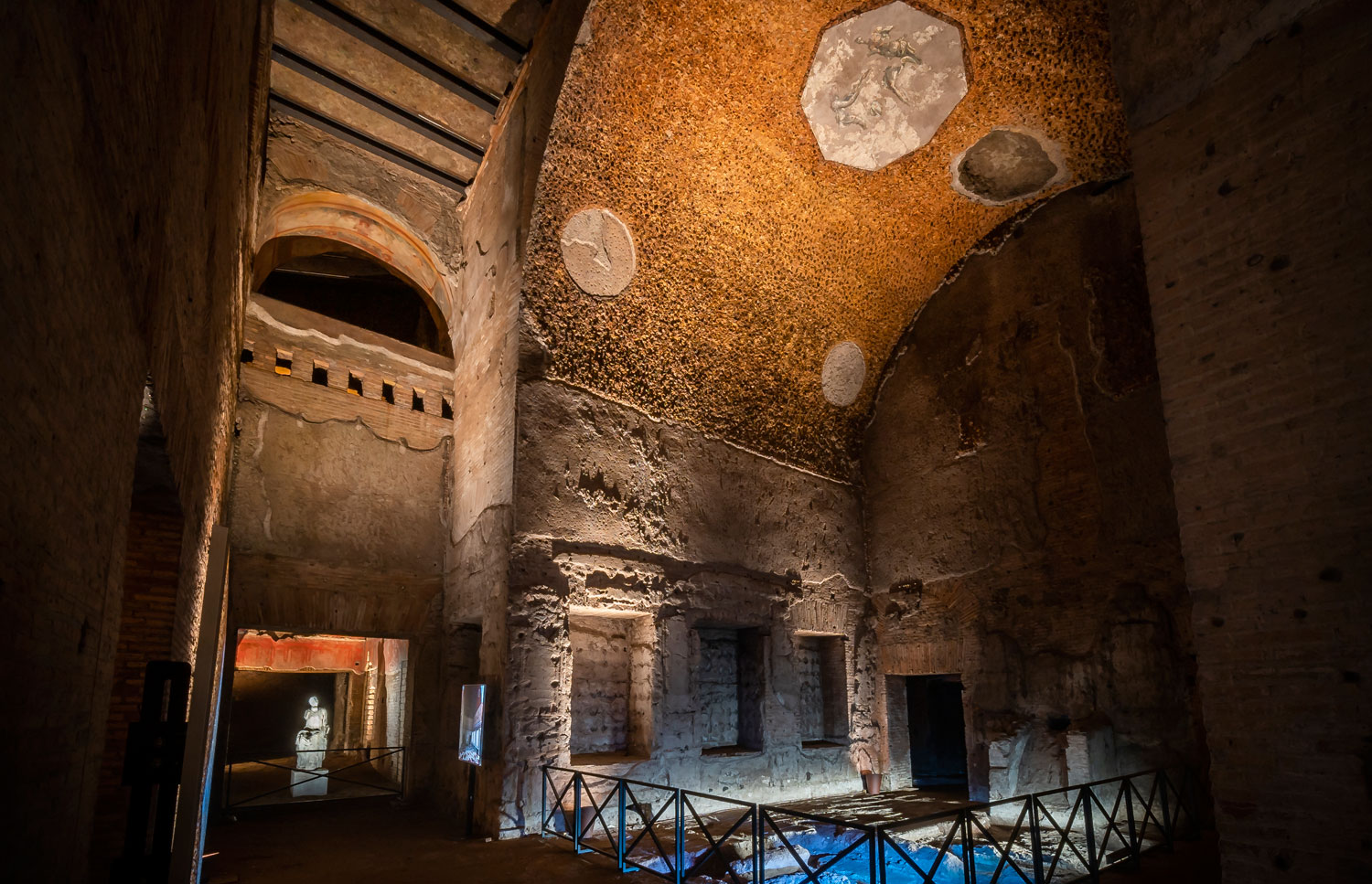 Roma, Domus Aurea. Padiglione di Colle Oppio. Sala 45. Crediti: ©ph ERCO illuminazione
 Roma, Domus Aurea. Padiglione di Colle Oppio. Sala 45. Crediti: ©ph ERCO illuminazione