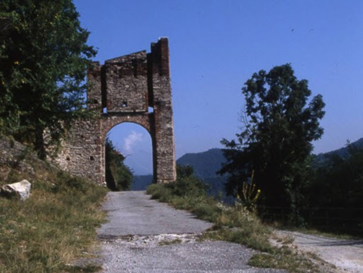 Roccasparvera, Porta Bolleris
