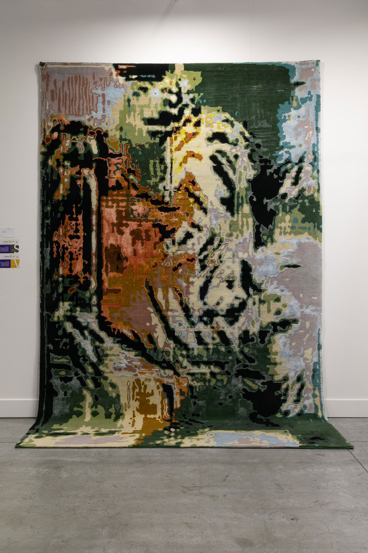 Premio Rotary Club Milano Brera per l'Arte Contemporanea e i Giovani Artisti: Irene Fenara, Three Thousand Tigers (2020; arazzo di lana e seta, 300 x 200 cm). Foto di Paolo Valentini Su concessione di UNA (Piacenza-Milano)
