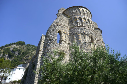 The ruins of St. Eustatius. Ph. Discover Atrani